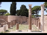 08528 ostia - regio v - insula vii - domus dei capitelli di stucco (v,vii,4-5) - peristylium - blick ri norden - 06-2022.jpg